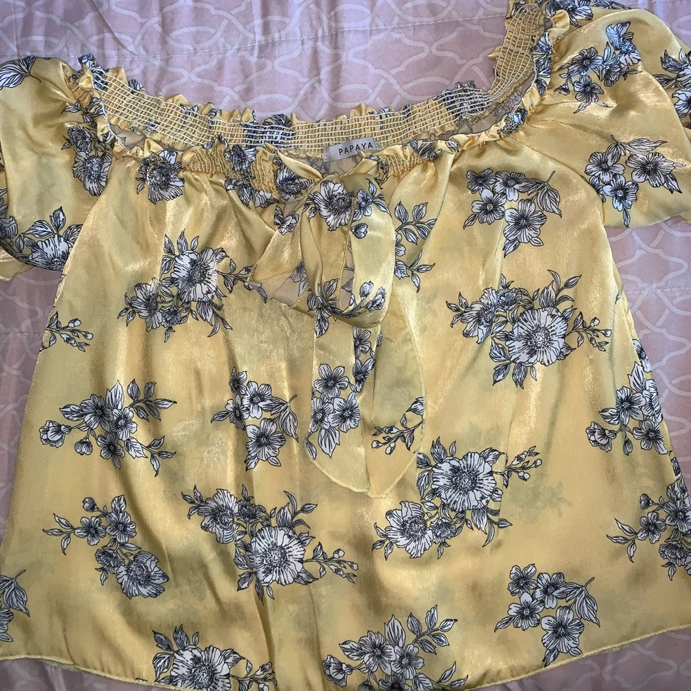 Cute yellow flowered top